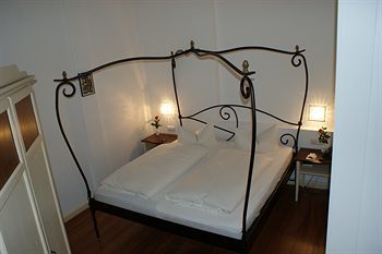 Hotel The Royal Inn Regent