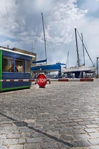Vrs Wifi Sailing Boat Parking+heating