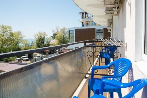 Ev Roshel Hotel
