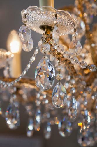 Hotel Diamonds And Pearls