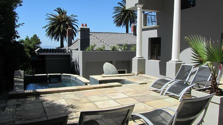 Hostal Cape Riviera Guesthouse