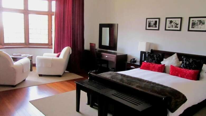 Hostal Cape Riviera Guesthouse