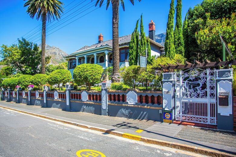 Hostal Cape Riviera Guesthouse