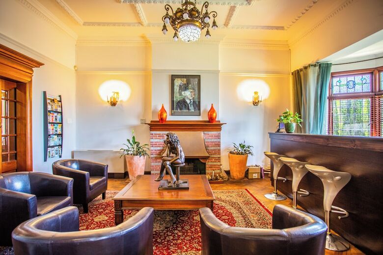 Hostal Cape Riviera Guesthouse