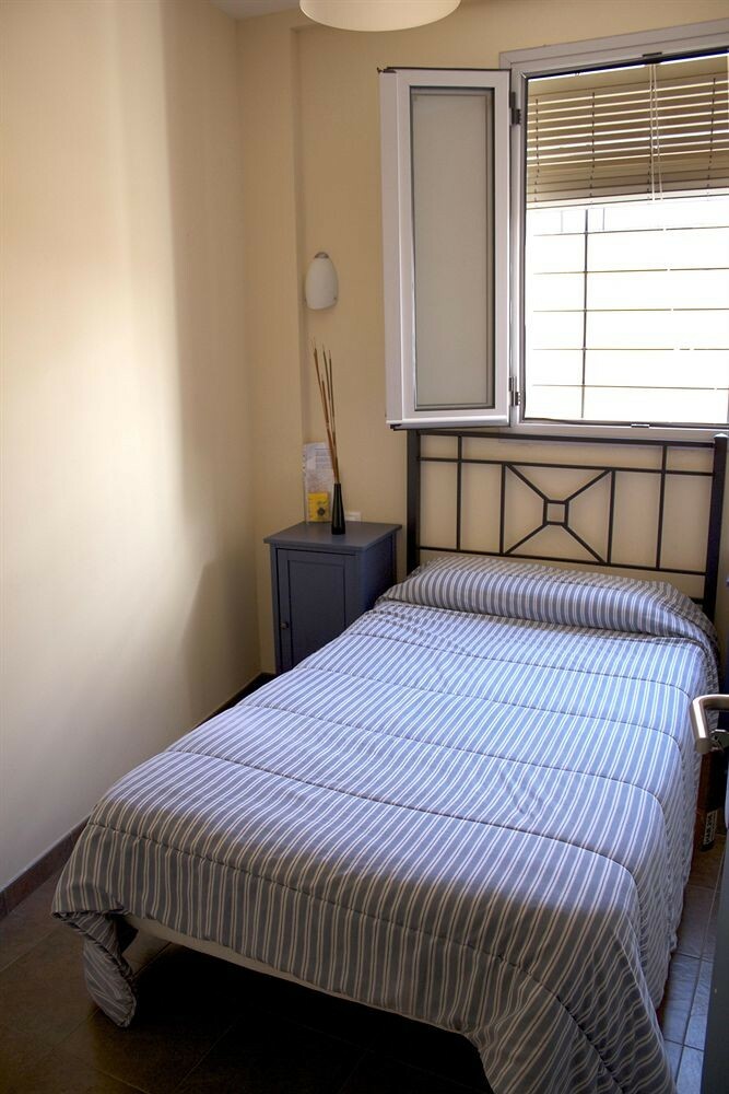 Hostal Pensi�n Montore�a