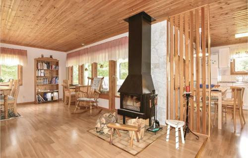 Two-bedroom Holiday Home In Algaras
