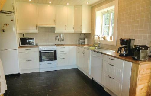 Three-bedroom Holiday Home In Huskvarne