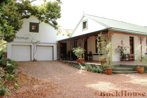 Buckhouse Elegant Village Apartment