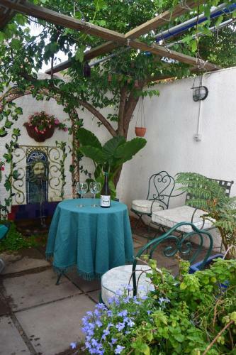 Buckhouse Elegant Village Apartment