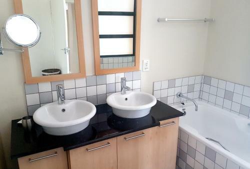 Weom Apartments