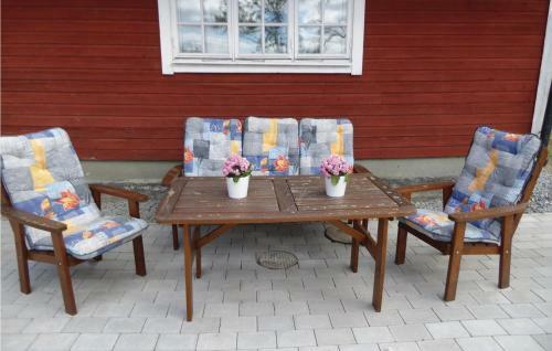 Two-bedroom Holiday Home In Stjarnhov