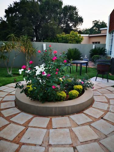 Hostal Rose Garden Overnight Stay