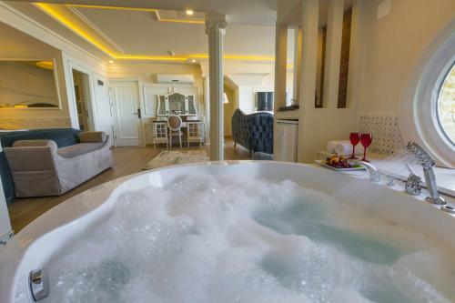 Andalouse Elegant Suite Hotel