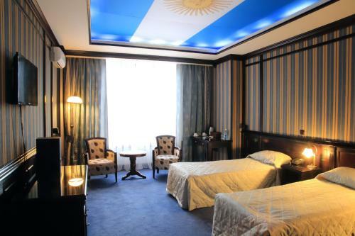 Attache Hotel