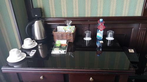 Attache Hotel
