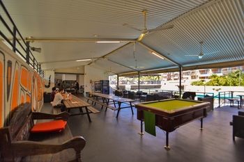 Youth Shack Backpackers - Hostel
