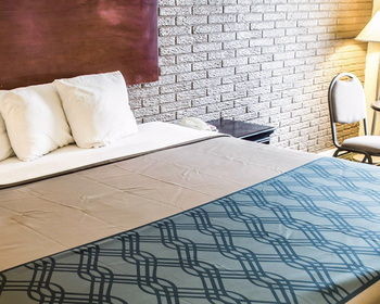Hotel Rodeway Inn & Suites