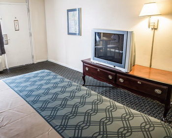 Hotel Rodeway Inn & Suites