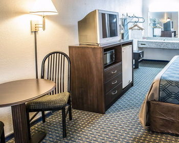 Hotel Rodeway Inn & Suites