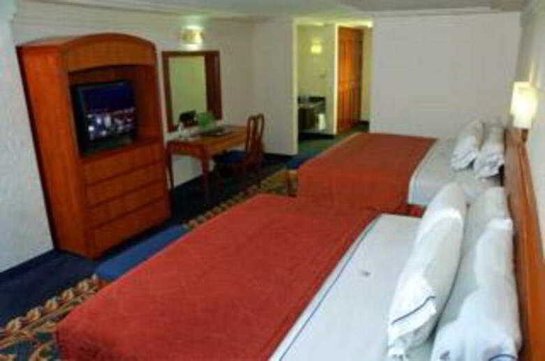 Hotel Lark