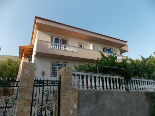 Hostal Guest House Vila Bega