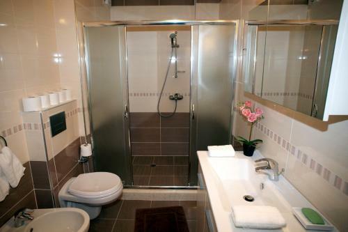 White Residence Apartments