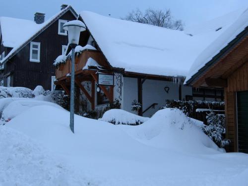 Hostal G�stehaus - Haus Am Schultal