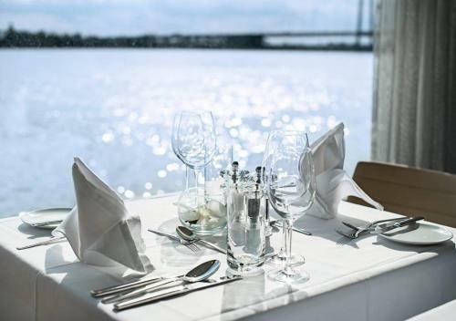 Baxter Hoare Hotel Ship II D�sseldorf