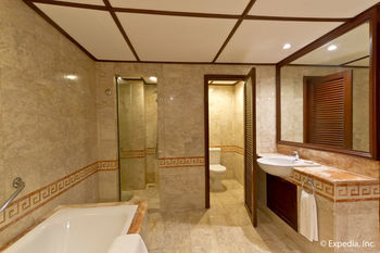Hotel Waterfront Airport  Mactan