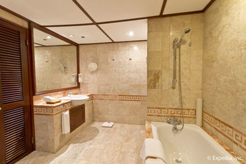Hotel Waterfront Airport  Mactan