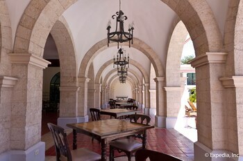 Hotel Waterfront Airport  Mactan