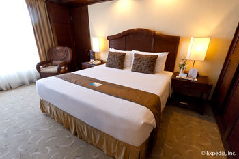 Hotel Waterfront Airport  Mactan
