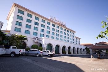 Hotel Waterfront Airport  Mactan