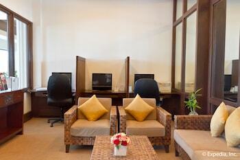 Hotel Waterfront Airport  Mactan