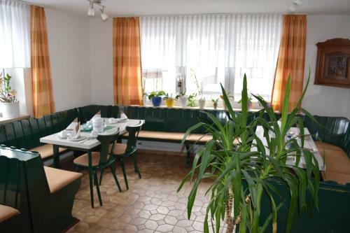 Hostal Pension Caf� Papke