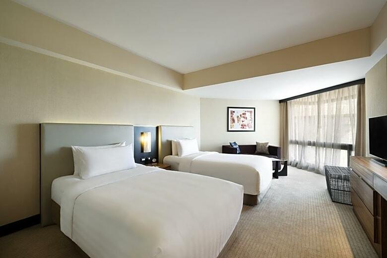 Traders Hotel Manila
