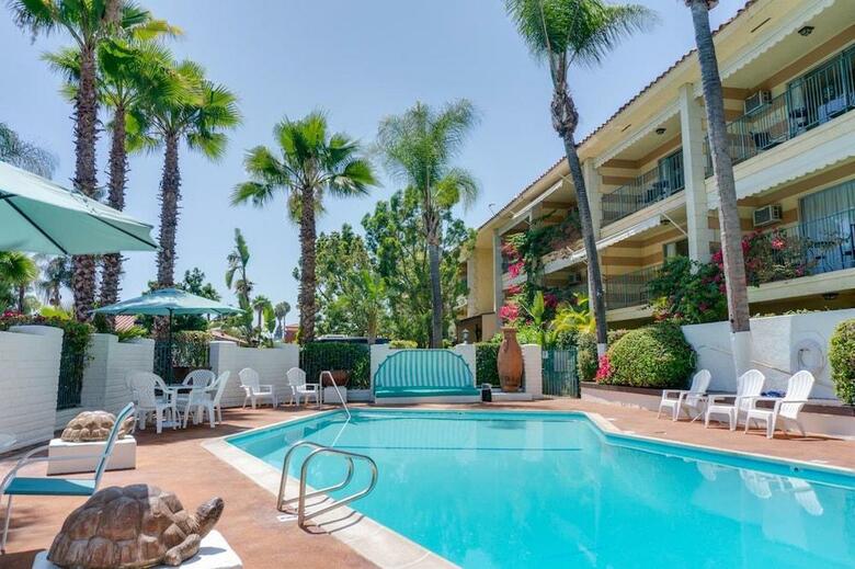Pepper Tree Hotel