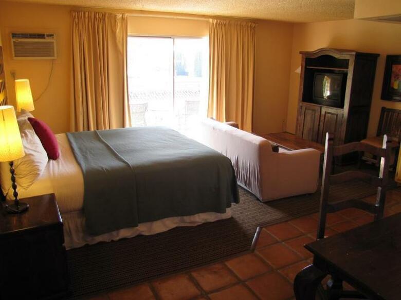 Pepper Tree Hotel