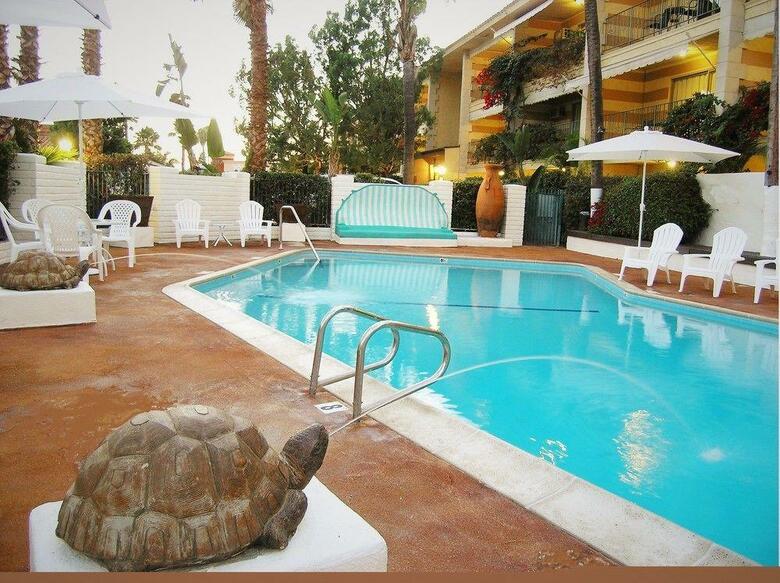 Pepper Tree Hotel