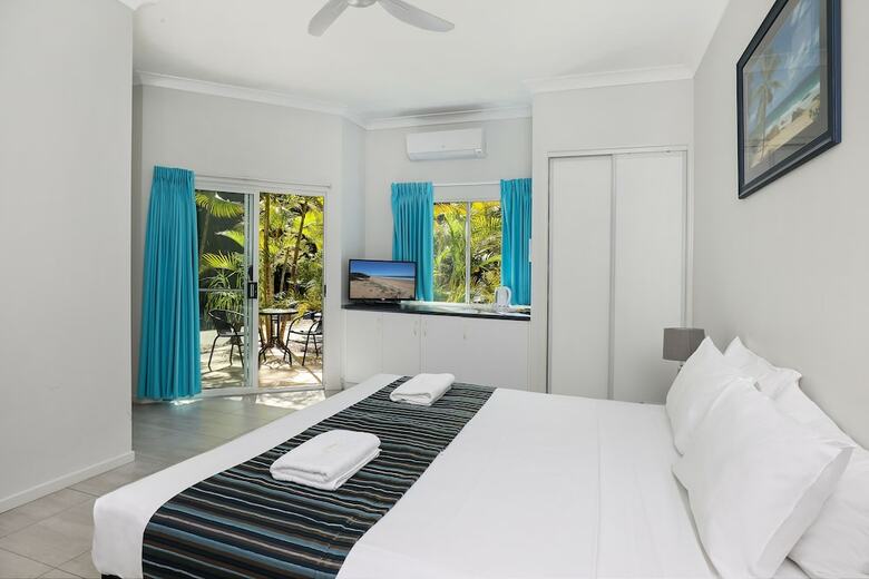 Aparthotel Sandcastles 1770 Motel & Resort
