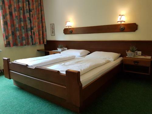 Hostal Helenental Pension & Apartments