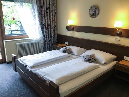 Hostal Helenental Pension & Apartments