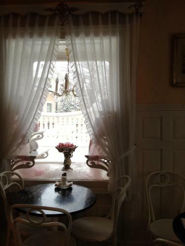 Hostal Helenental Pension & Apartments