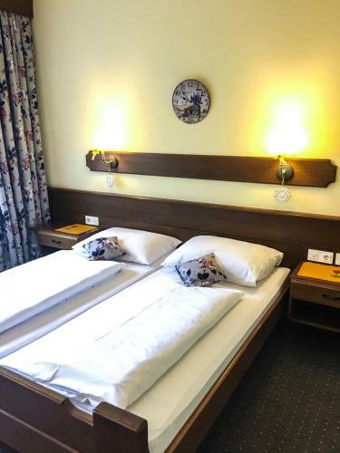 Hostal Helenental Pension & Apartments