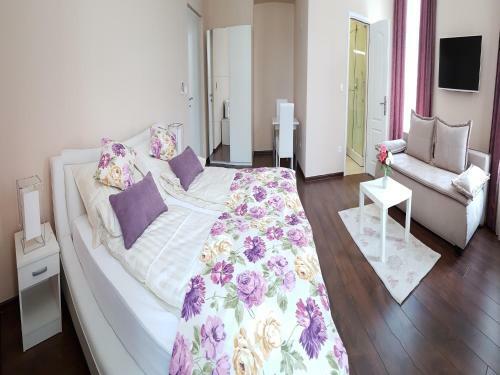 Hostal Promenade Inn