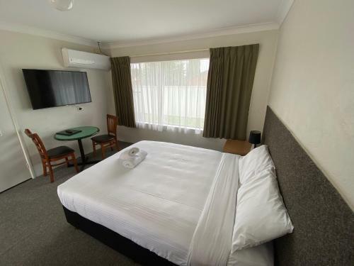 Hanging Rock Family Motel
