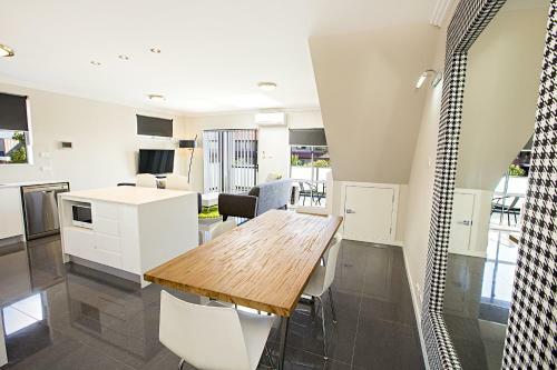 Astina Serviced Apartments - Parkside