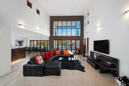 The Villa-whole House 6 Bedrooms 3 Bathrooms