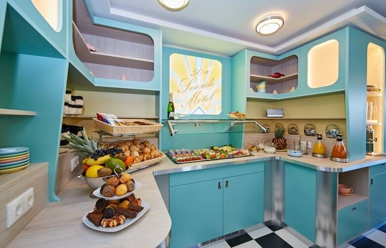 Bernstein Hotel "50`s Seaside Motel"