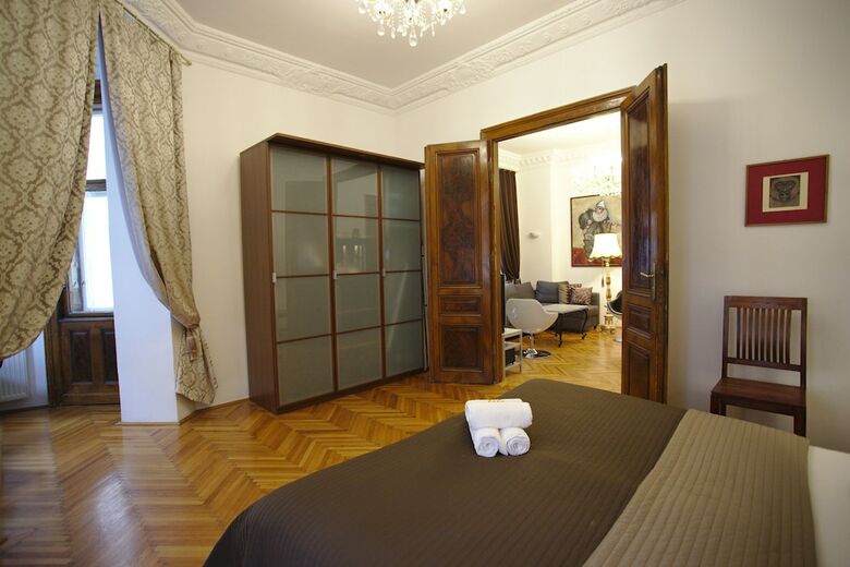 7th Heaven Vienna Center Apartments